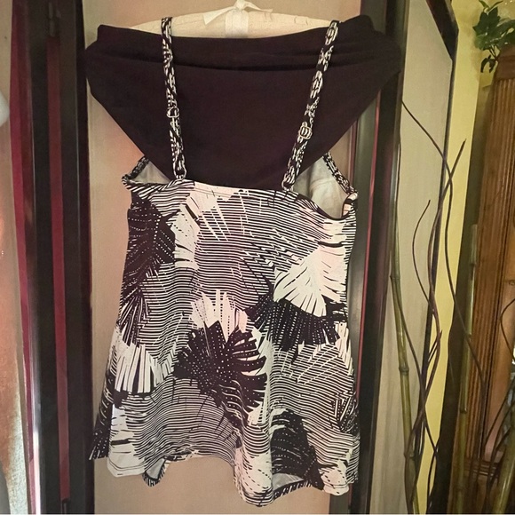 Miraclesuit Size 10 Tankini Top in Black & White. Bottoms in Size 12 solid Black - Picture 4 of 15